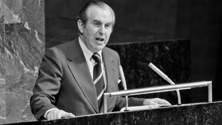 Ambassador Chaim Herzog addresses the UN General Assembly - November 1975